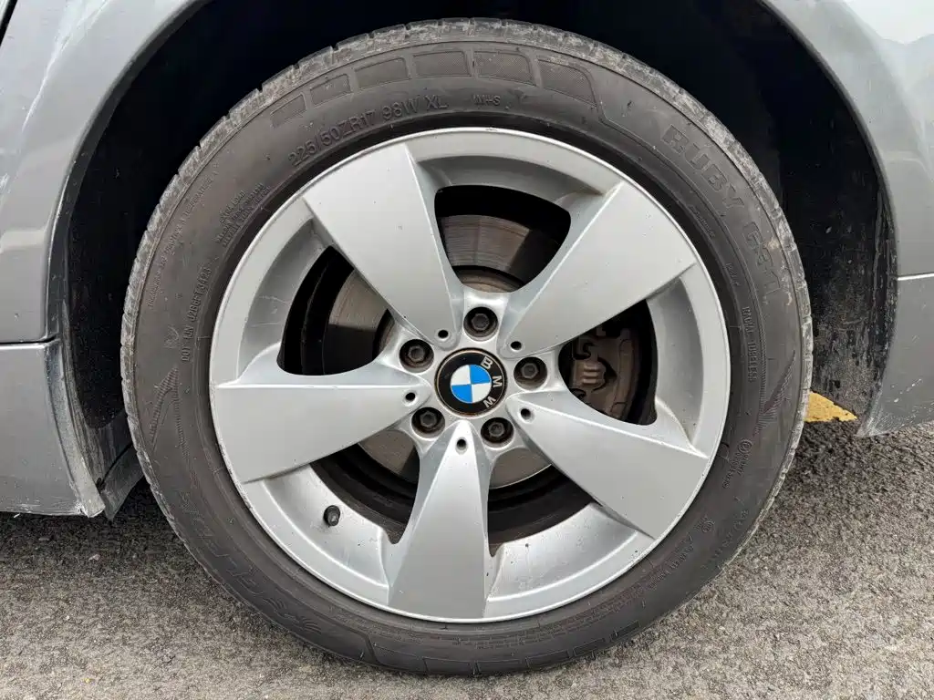 BMW 5 Series 2010 — фото 15