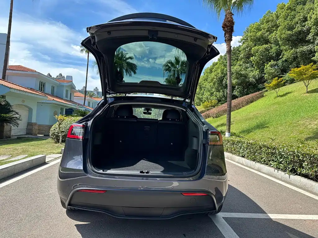 Tesla Model Y 2022 — фото 12