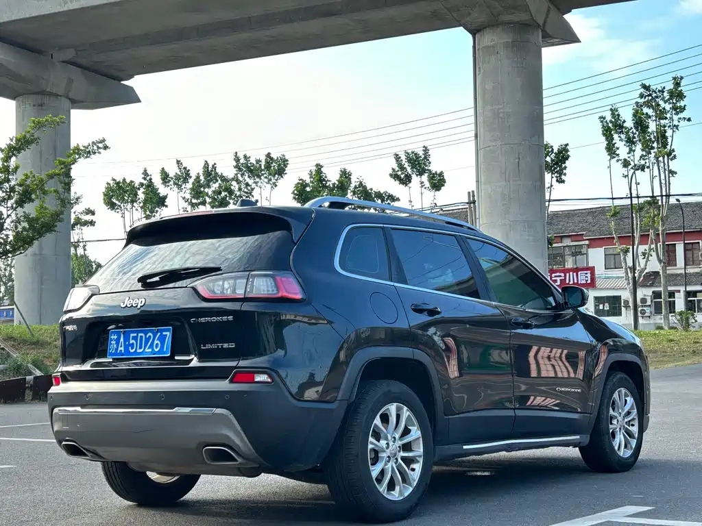 Jeep Cherokee 2019 — фото 7