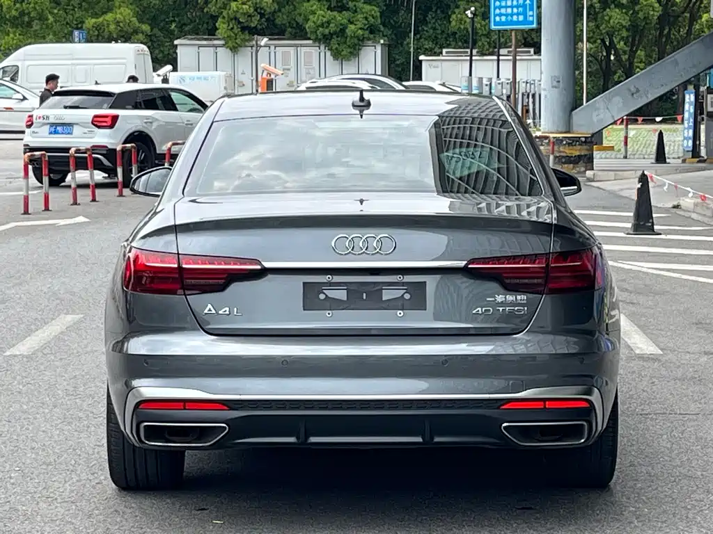 Audi A4L 2021 — фото 11