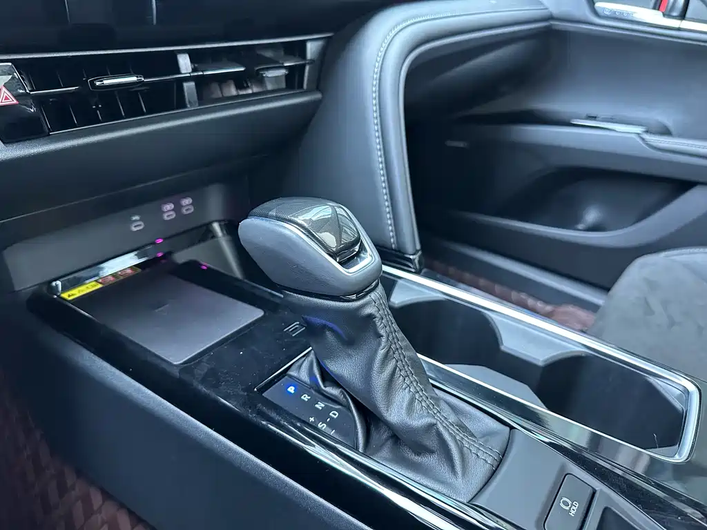 Toyota Camry 2025 — фото 19