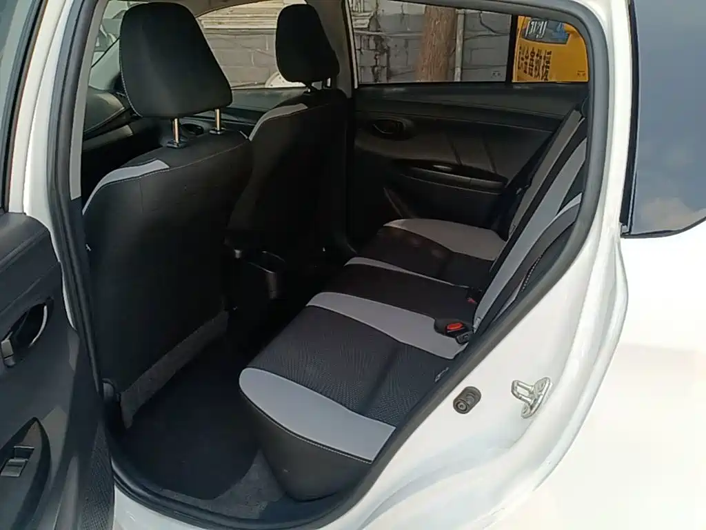 Toyota Yaris L 2022 — фото 17