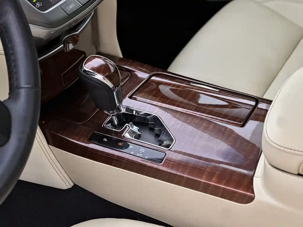 Toyota Crown 2017 — фото 11