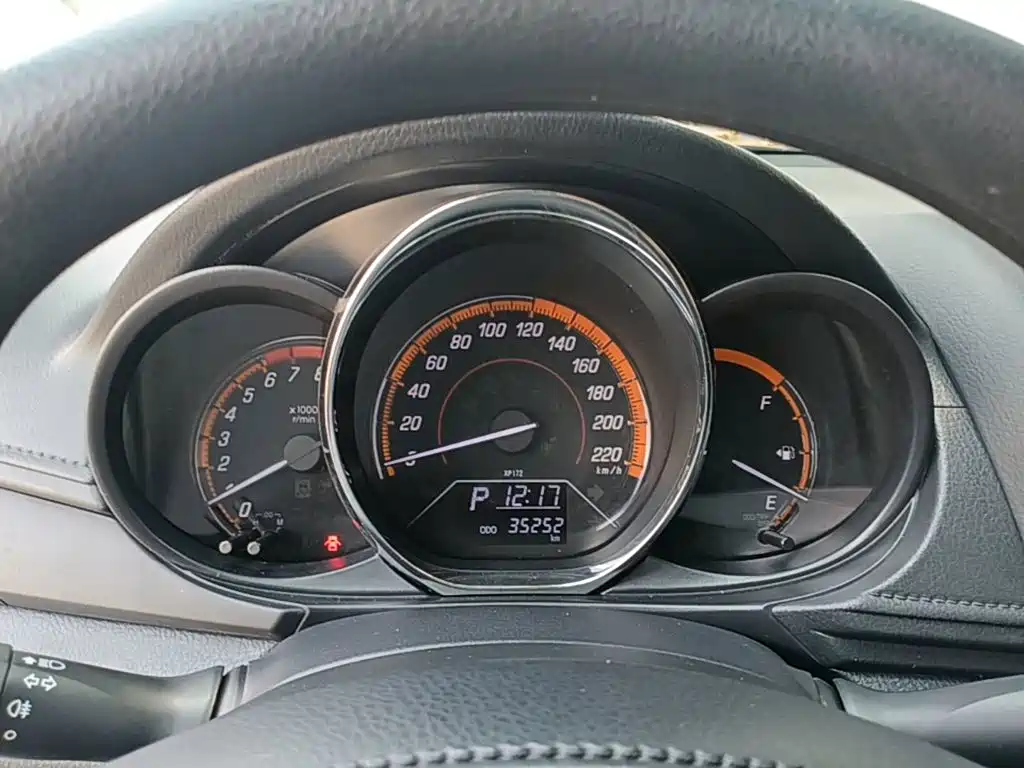 Toyota Yaris L 2022 — фото 12