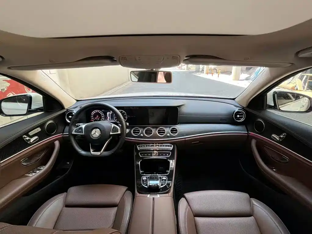 Mercedes-Benz E-Class 2018 — фото 11