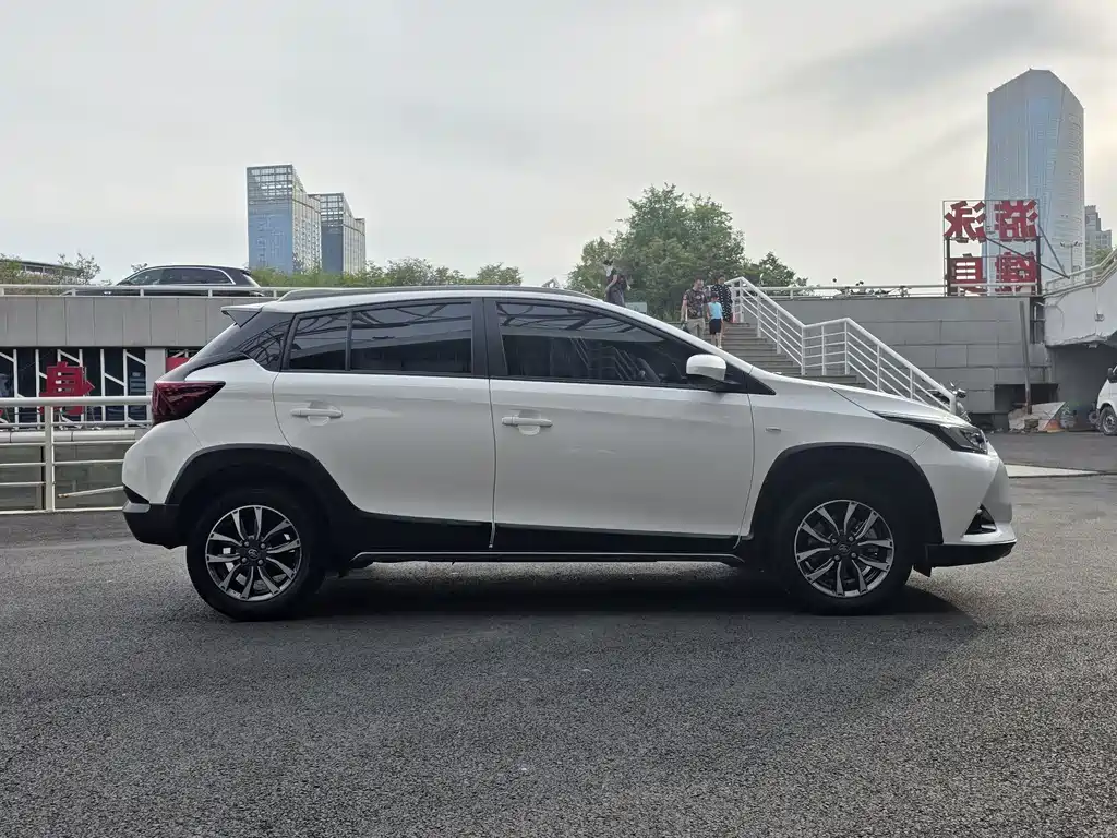 Toyota Yaris L 2023