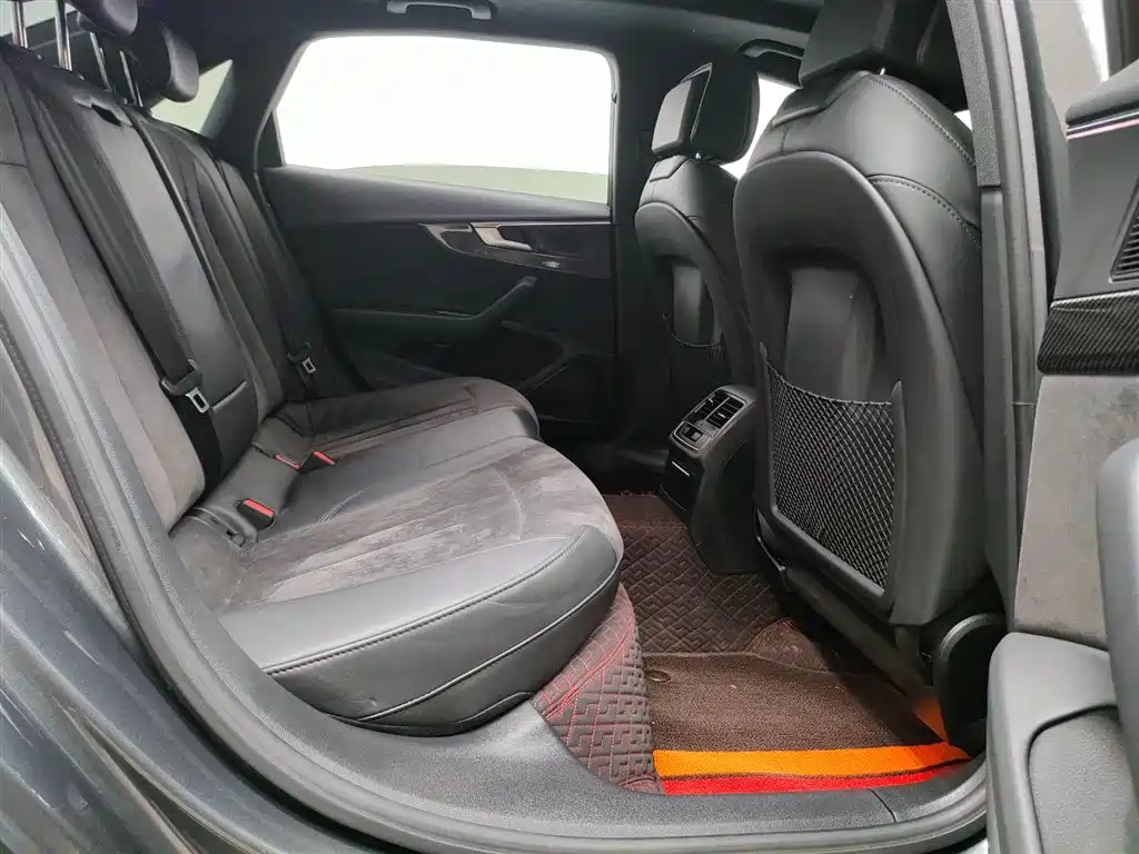 Audi A4L 2021