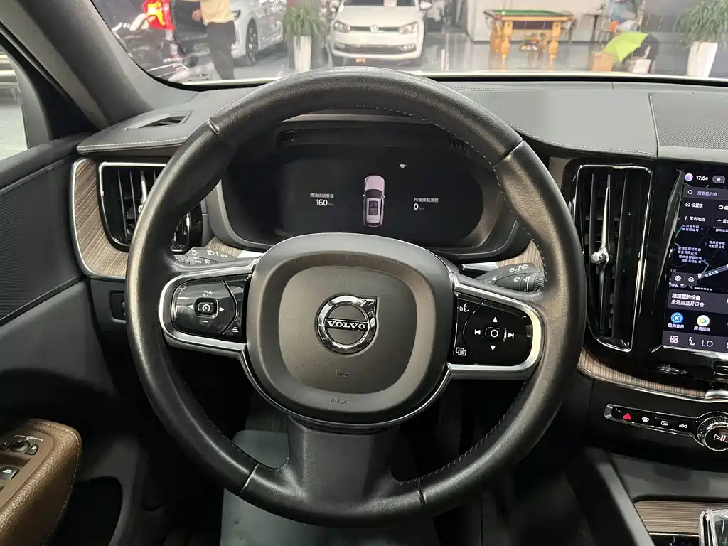 Volvo XC60 Plug-In Hybrid 2021 — фото 13