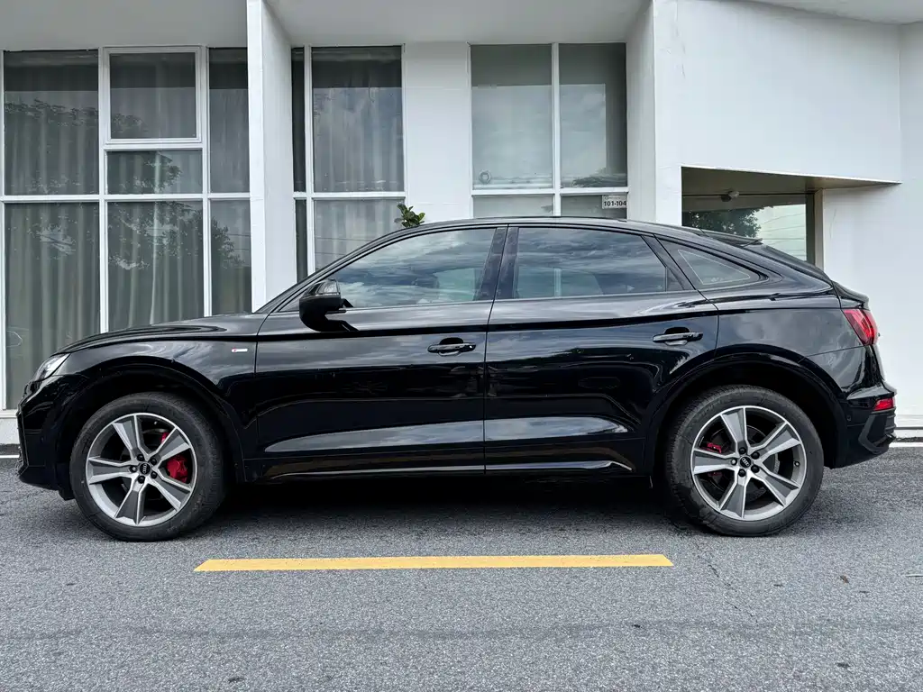 Audi Q5L Sportback 2023 — фото 4