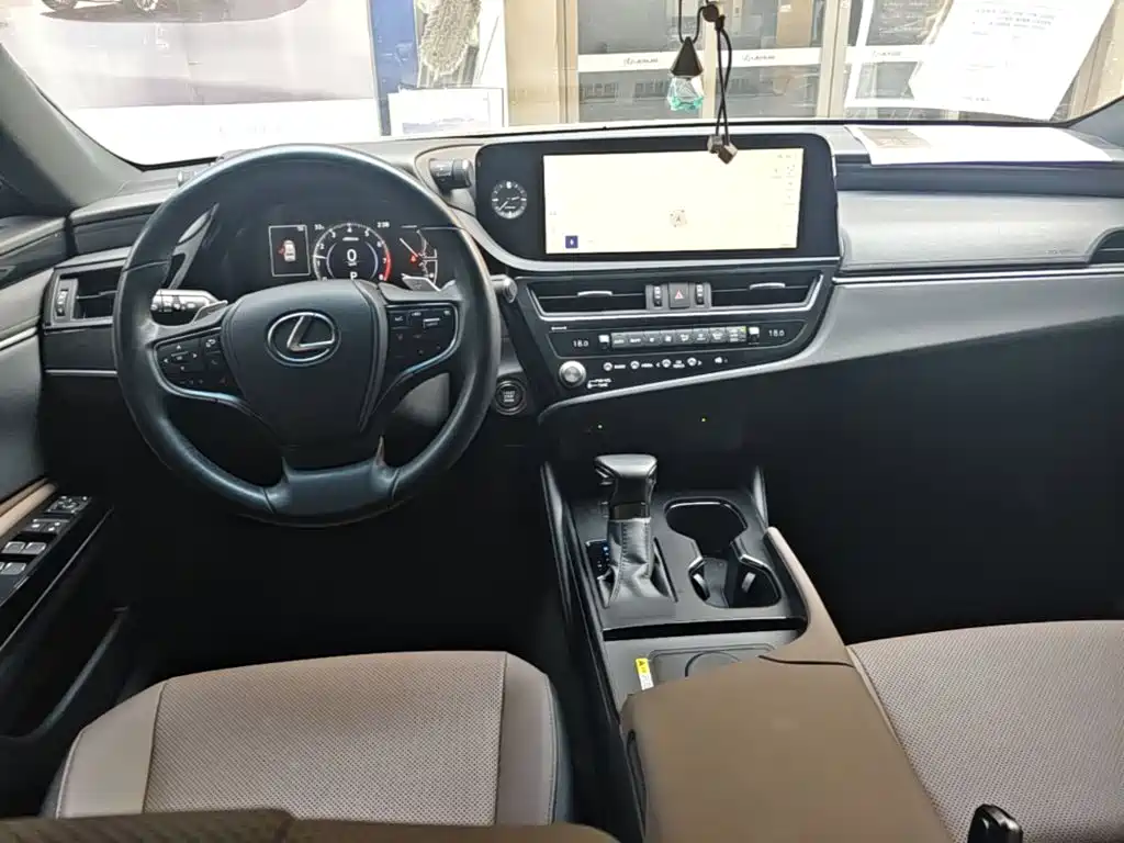 Lexus ES 2023 — фото 10