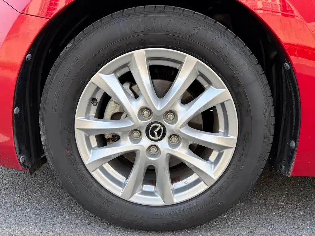 Mazda 3 Axela 2018 — фото 10