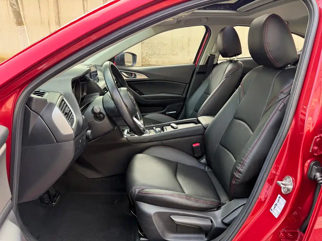 Mazda 3 Axela 2018 — фото 11