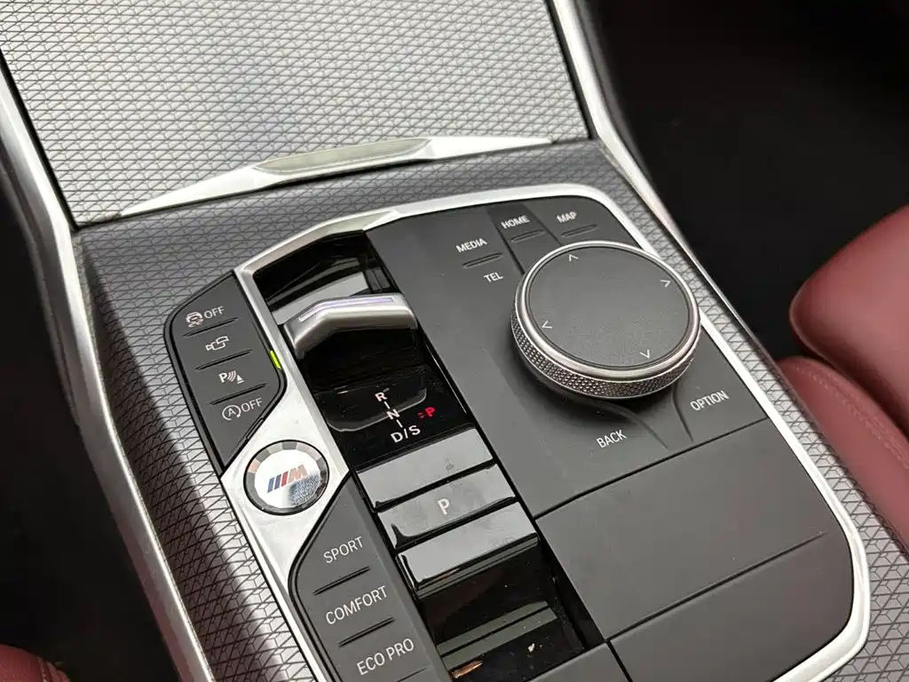 BMW 3 Series 2024 — фото 16
