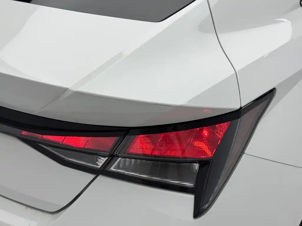 Hyundai Elantra 2023
