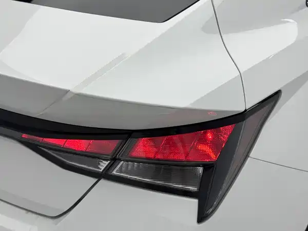 Hyundai Elantra 2023