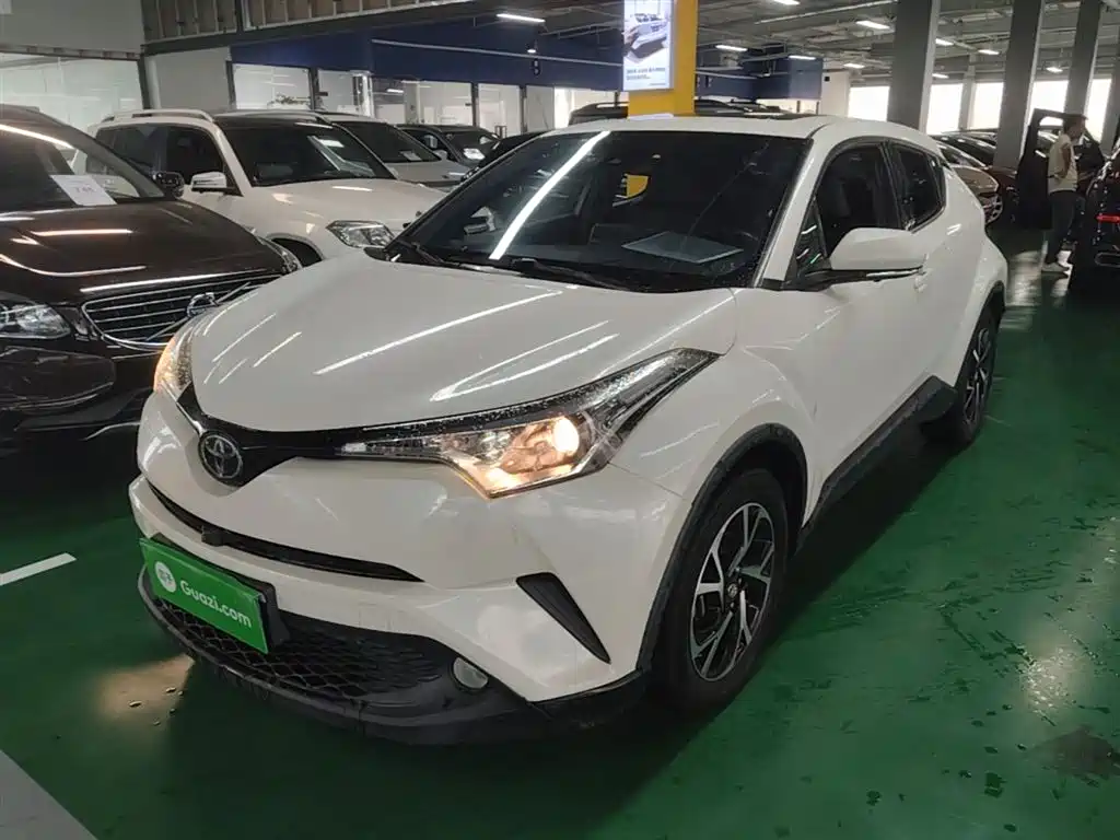 Toyota C-HR 2020 — фото 2