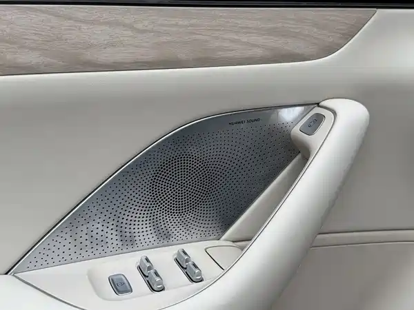 Luxeed R7 2025