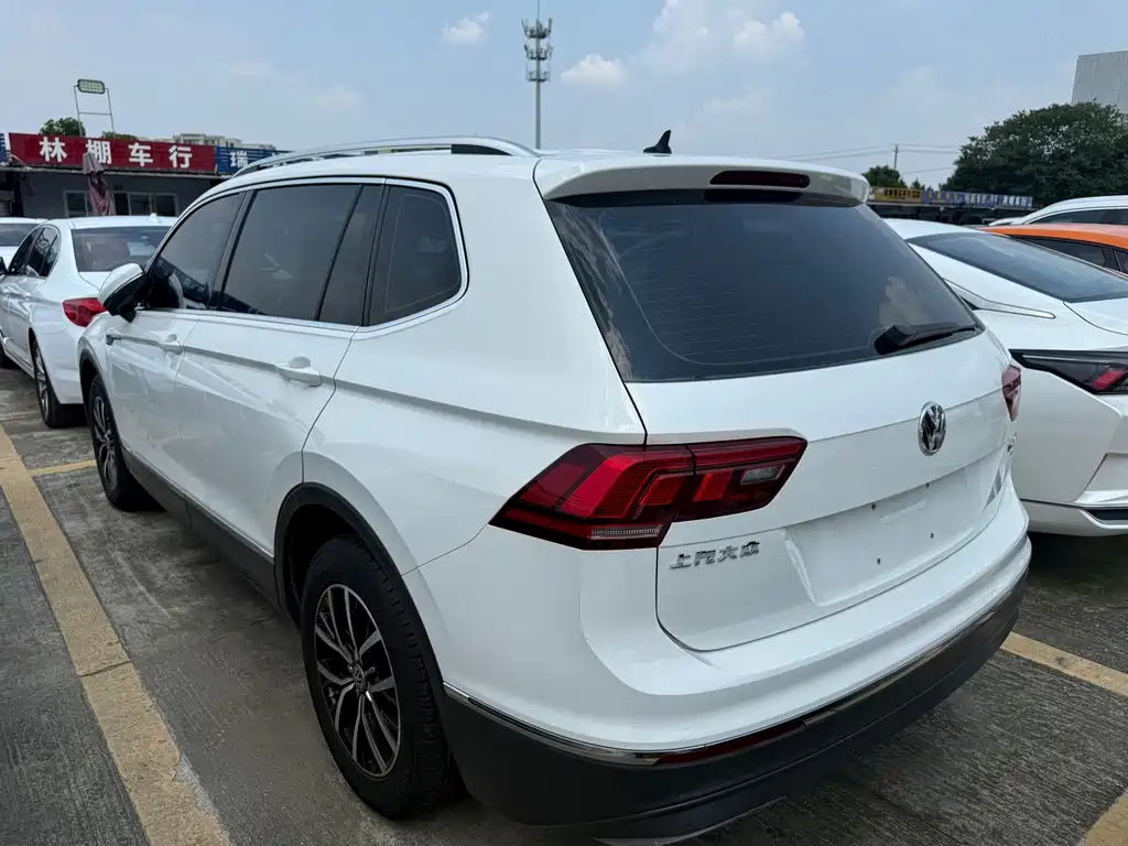 Volkswagen Tiguan L 2017 — фото 14