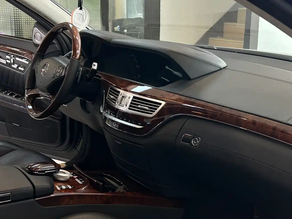 Mercedes-Benz S-Class AMG 2010 — фото 13