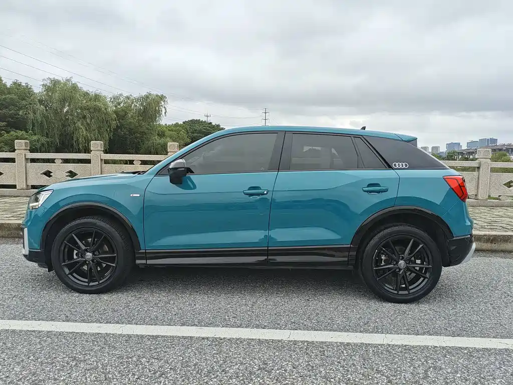 Audi Q2L 2021