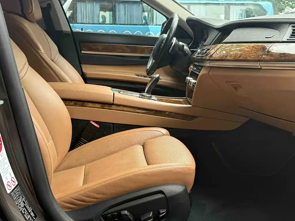 BMW 7 Series 2013 — фото 13