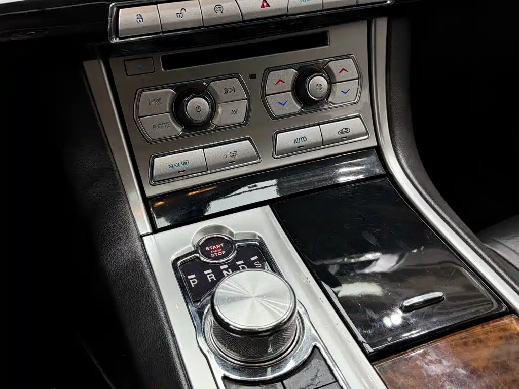 Jaguar XF 2013 — фото 10