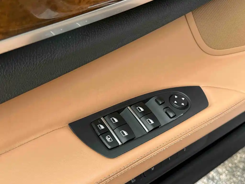 BMW 7 Series 2013 — фото 9