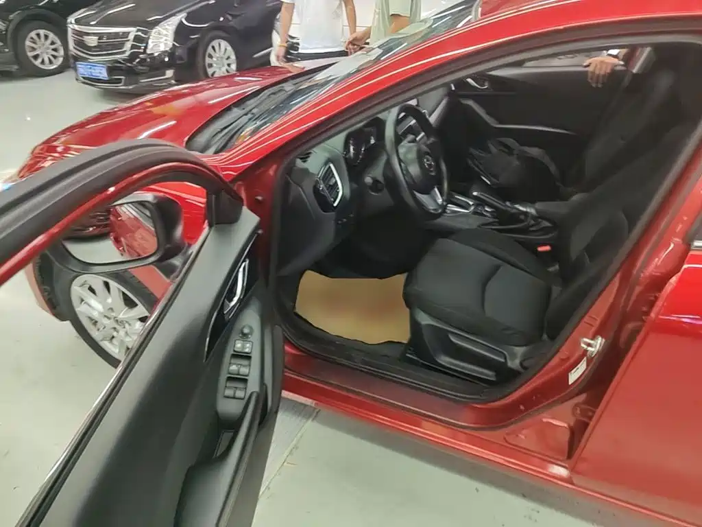 Mazda 3 Axela 2017 — фото 16