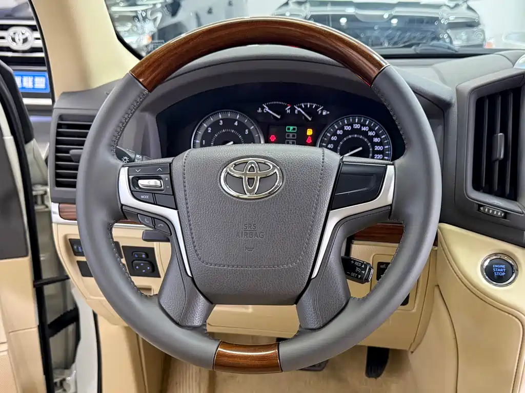 Toyota Land Cruiser 2017 — фото 5
