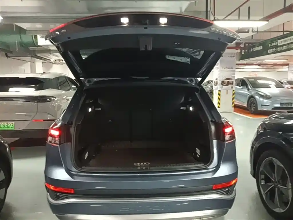 Audi Q4 e-tron 2023 — фото 19