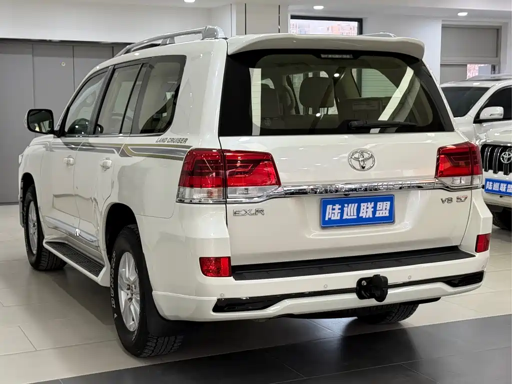 Toyota Land Cruiser 2018 — фото 19