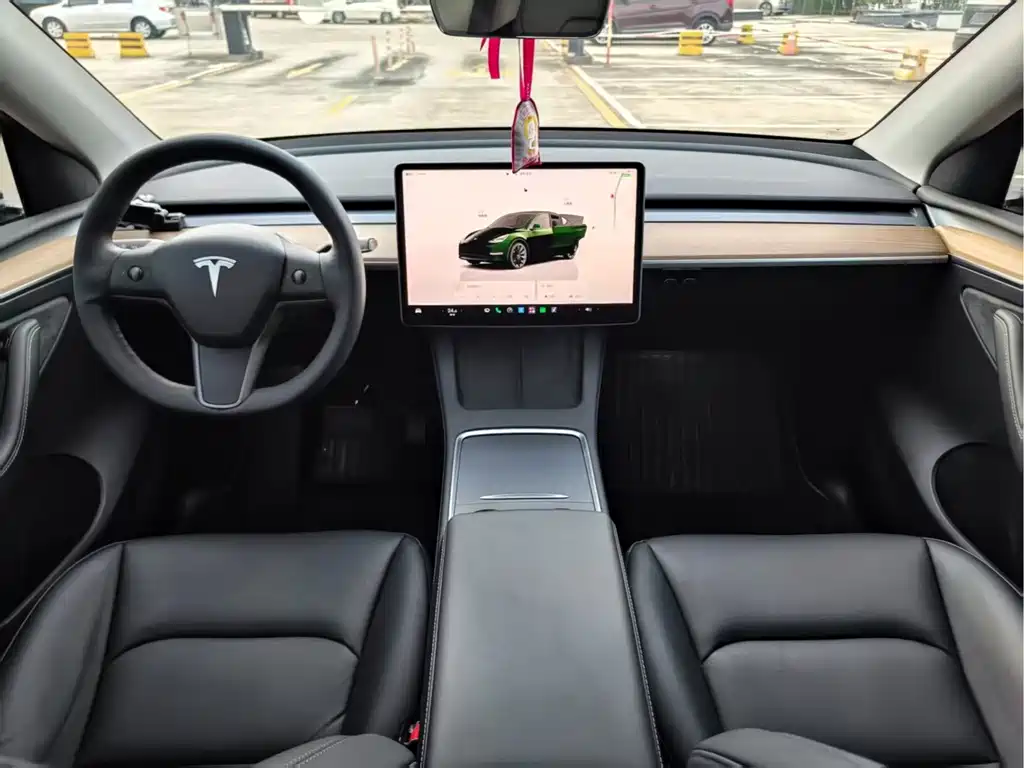 Tesla Model Y 2022 — фото 9