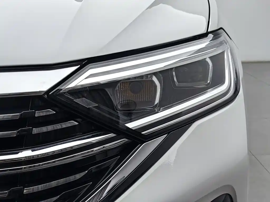 Volkswagen Sagitar 2022