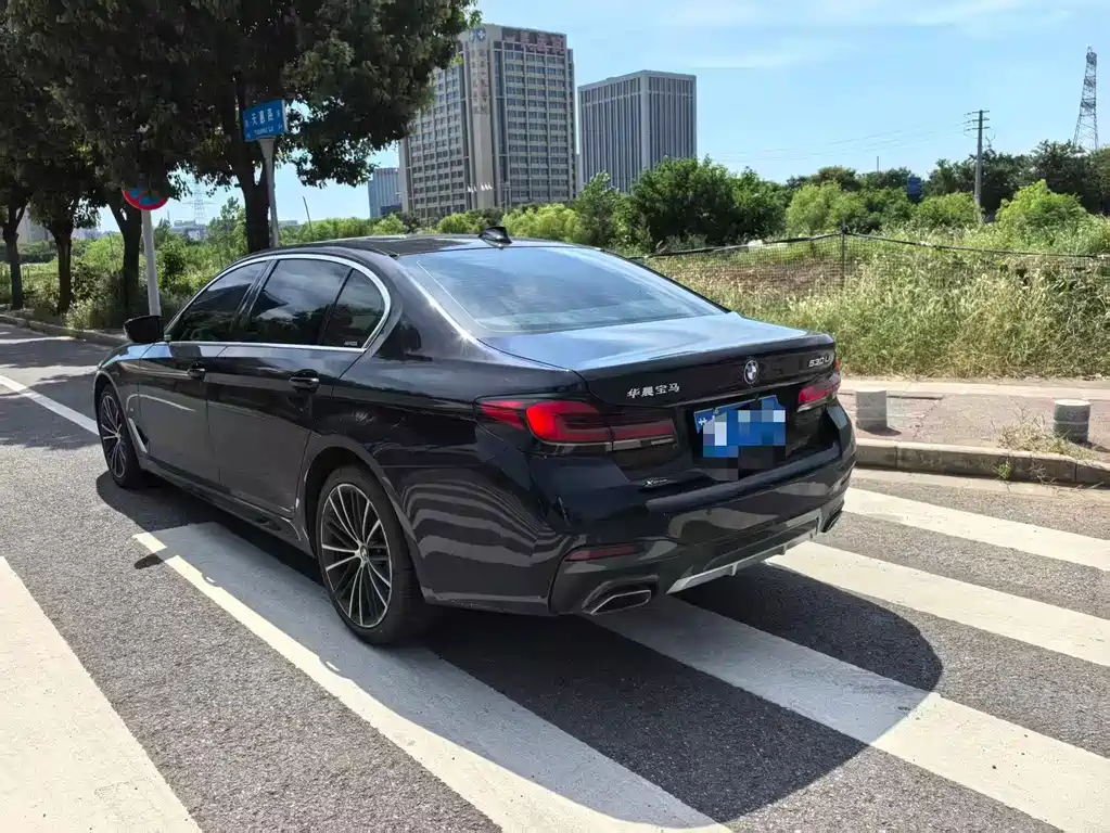 BMW 5 Series 2022 — фото 10