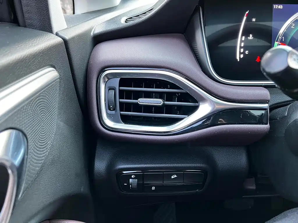 GAC Trumpchi M6 2022 — фото 11