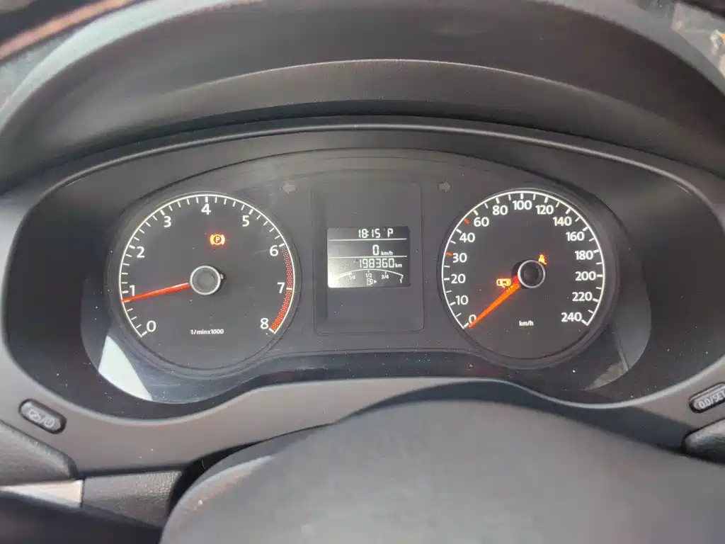Volkswagen Sagitar 2015