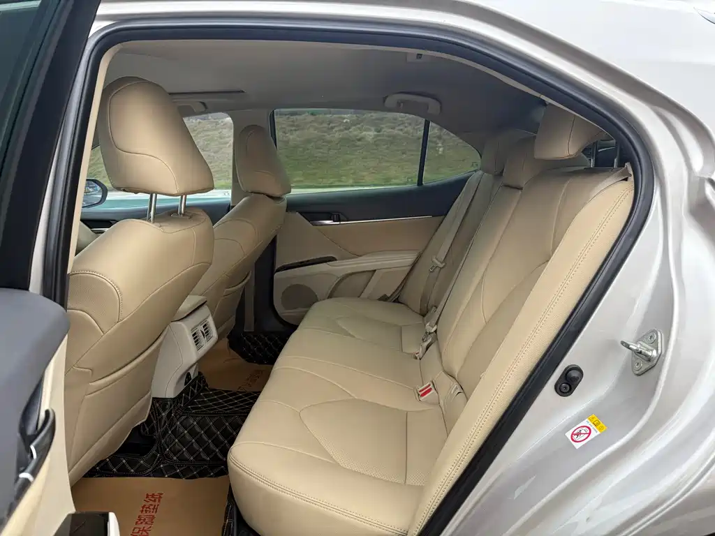 Toyota Camry 2018 — фото 10