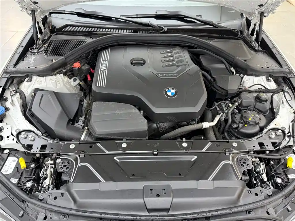 BMW 3 Series 2025 — фото 16
