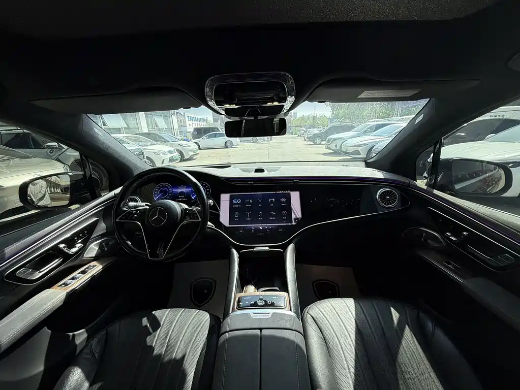 Mercedes-Benz EQS SUV 2023 — фото 14