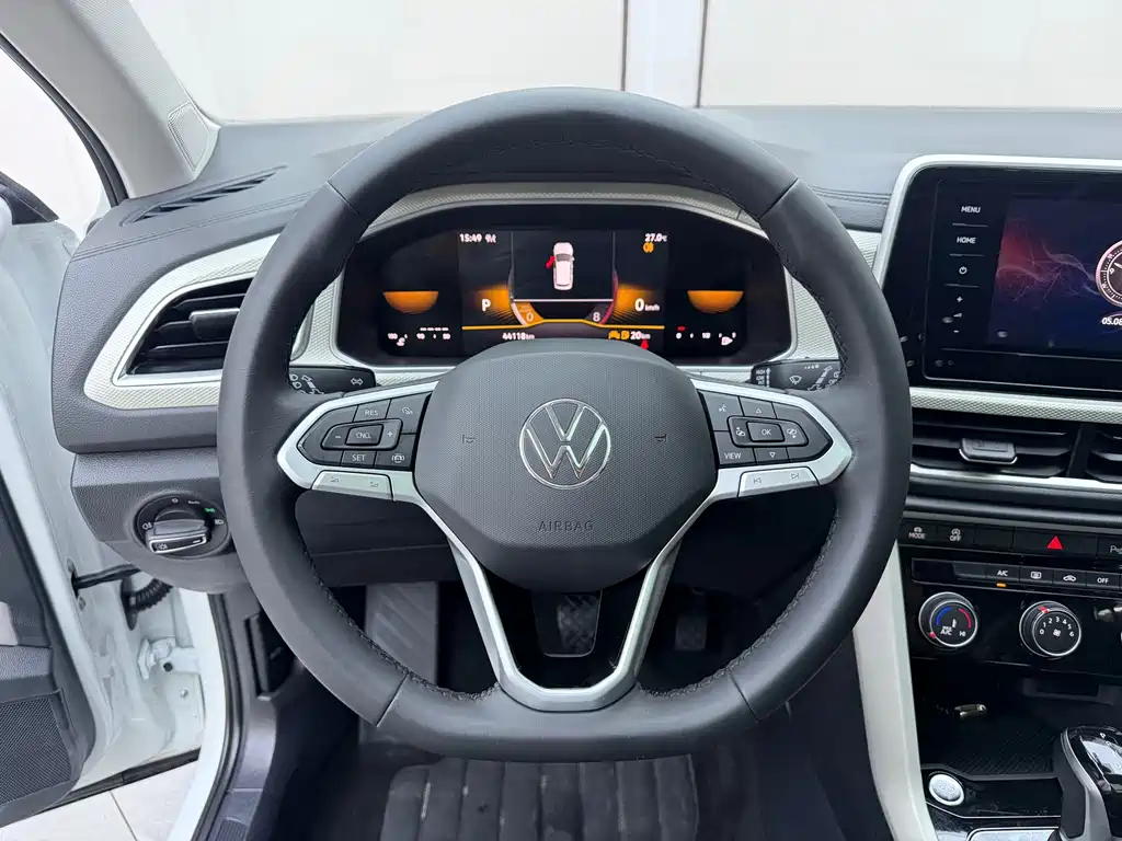 Volkswagen T-Roc 2023 — фото 11