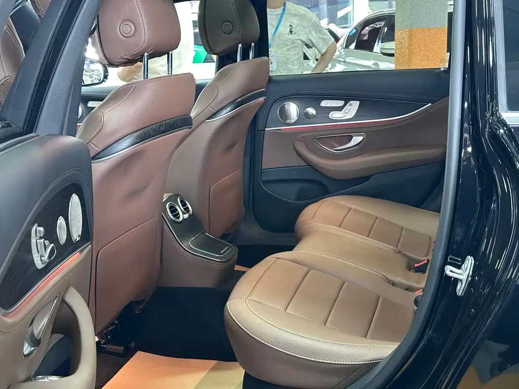 Mercedes-Benz E-Class 2023 — фото 6