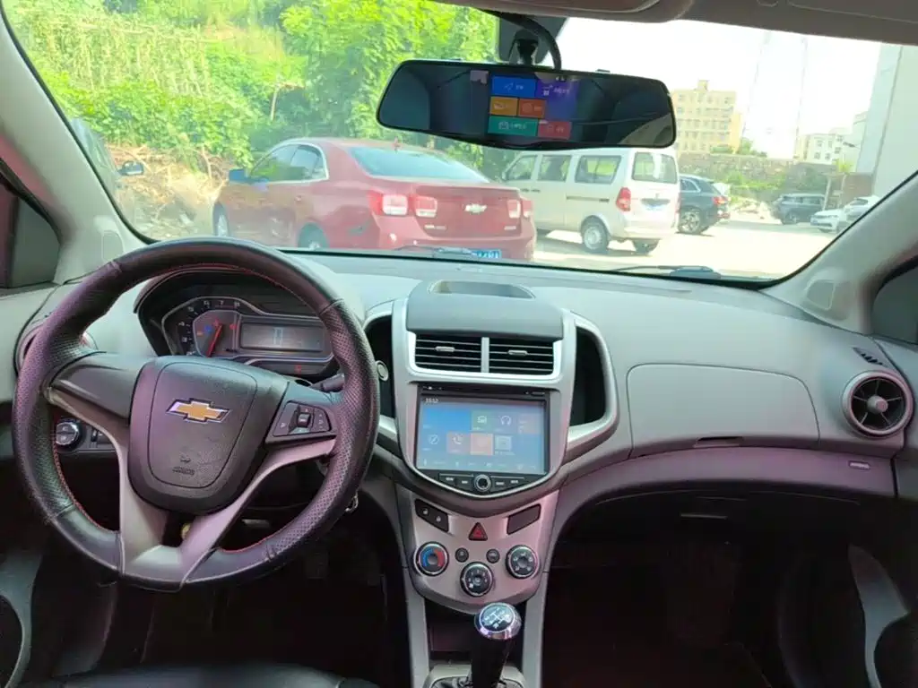 Chevrolet Aveo 2015 — фото 10