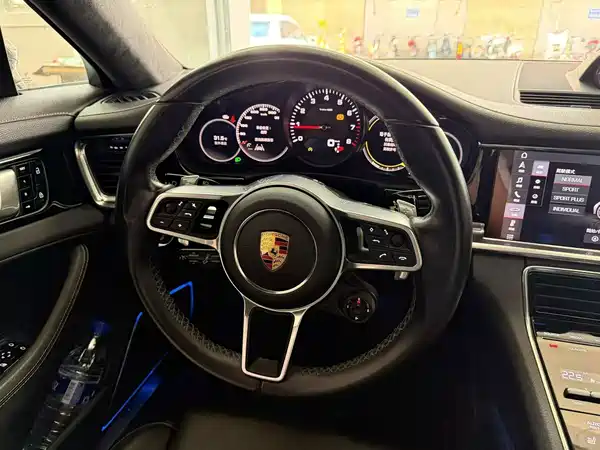Porsche Panamera 2021