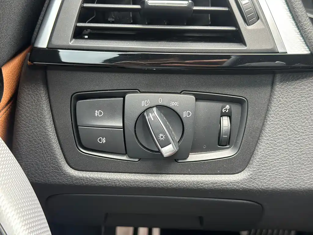 BMW 3 Series GT 2018 — фото 12
