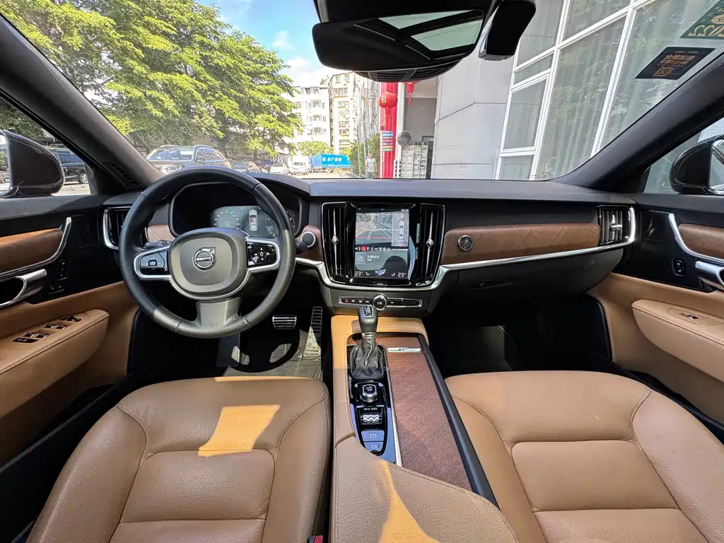 Volvo S90 2018 — фото 16