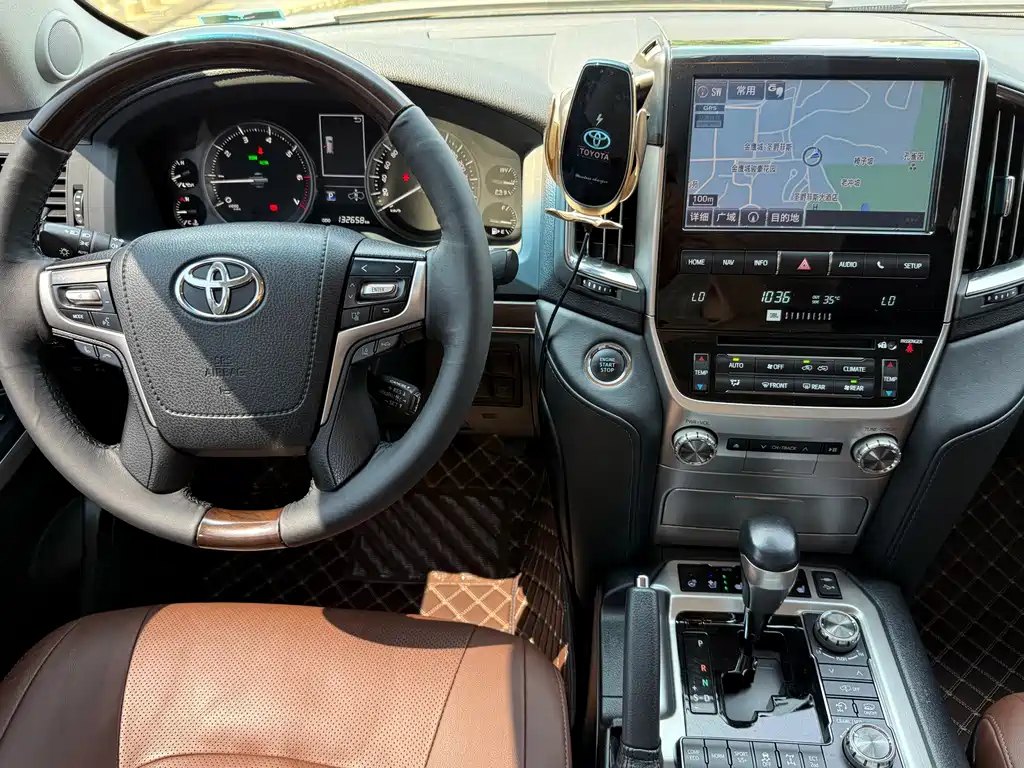 Toyota Land Cruiser 2019 — фото 10