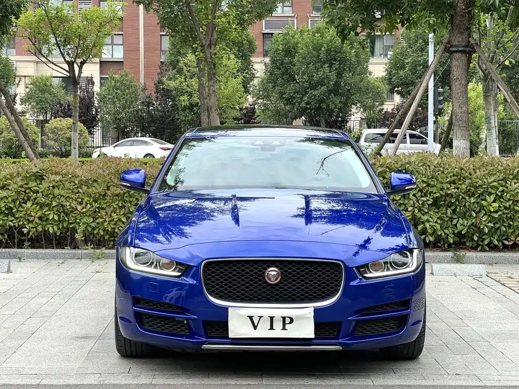 Jaguar XEL 2018 — фото 2