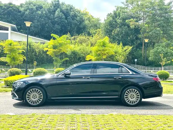 Mercedes-Benz E-Class 2022