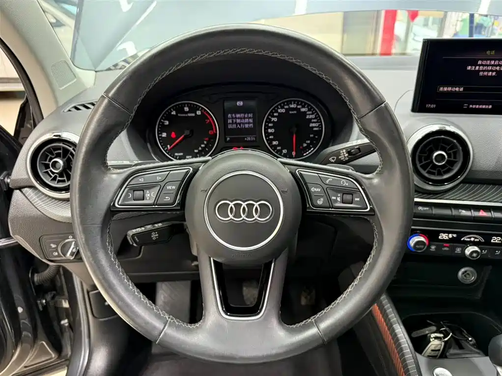 Audi Q2L 2023 — фото 11