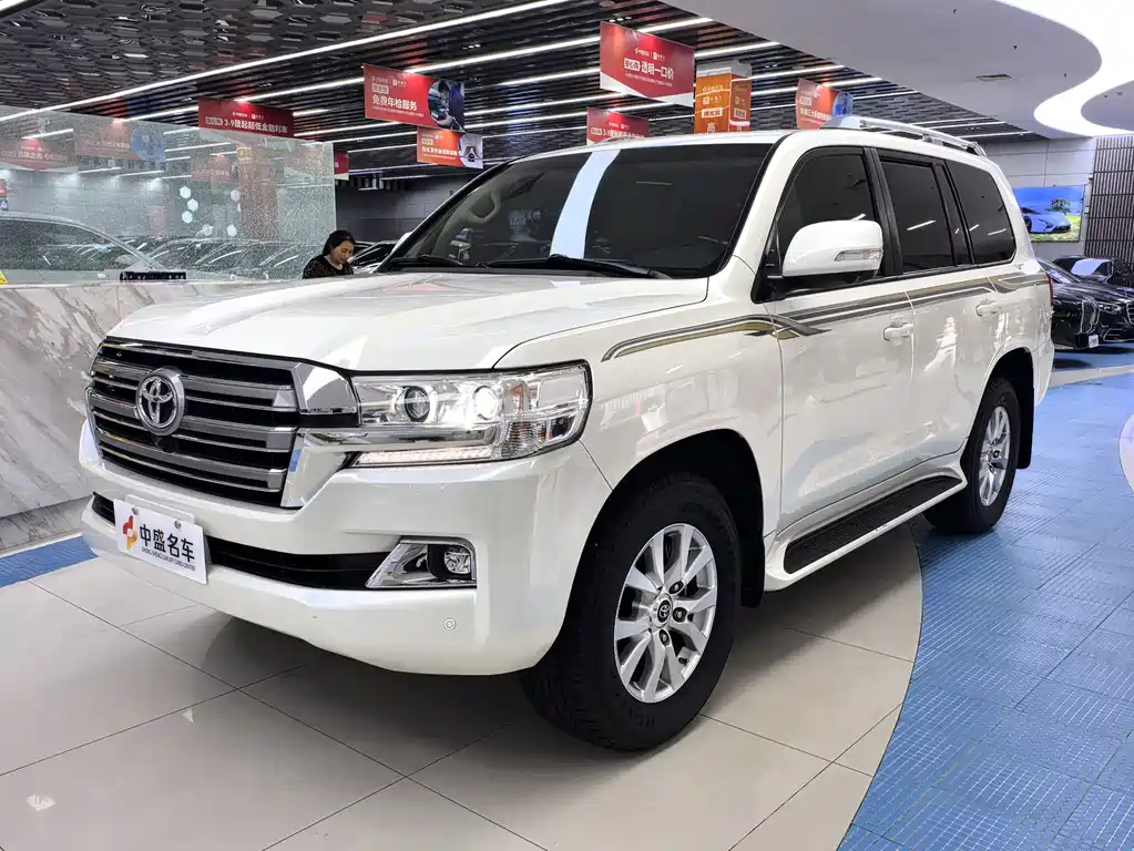 Toyota Land Cruiser 2019 — фото 1